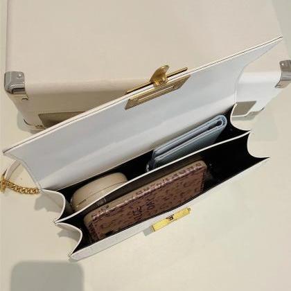 Elegant White Leather Shoulder Bag With Gold Chain
