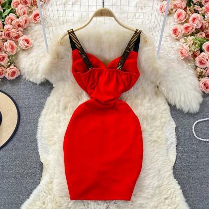 Elegant Red Sleeveless Cocktail Dress With Gold..