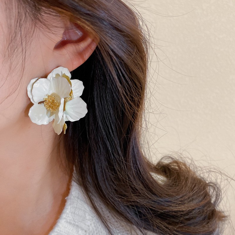 Korean Unique Elegant White Three-dimensional Flower Stud Earrings For Women Fashion Exquisite Metal Jewelry Party Gifts
