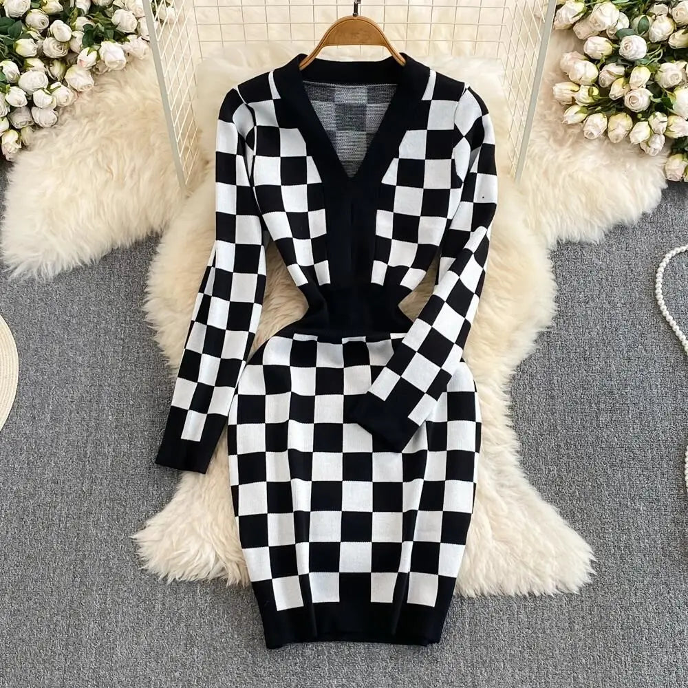Womens Checkered V-neck Long Sleeve Knit Dress