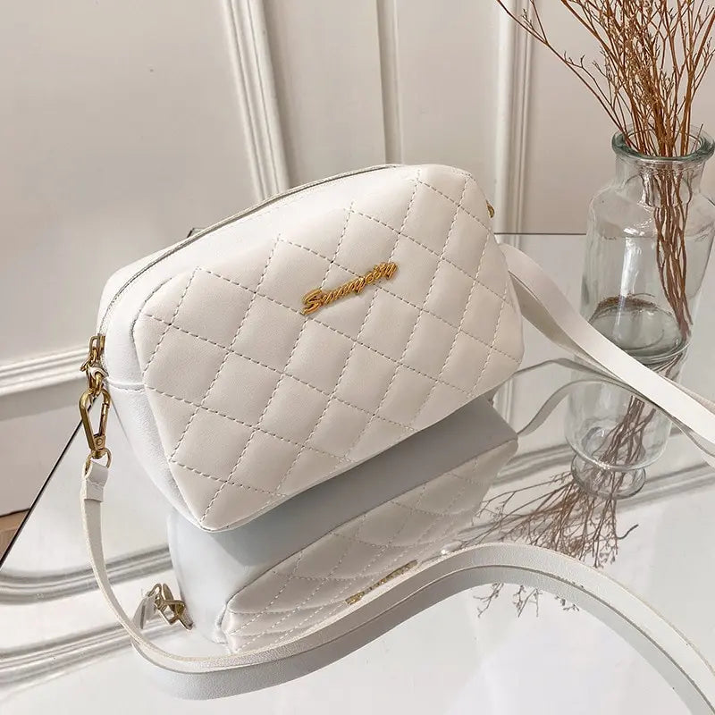 Quilted white purse clearance