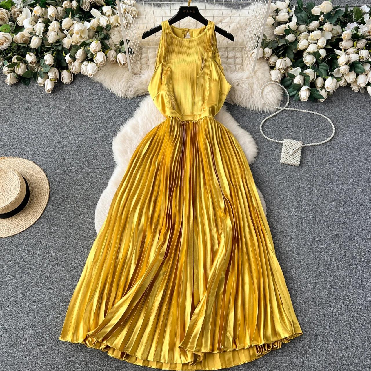 green emerald velvet dress Emeline V-Neck Satin Maxi Dress main image 1