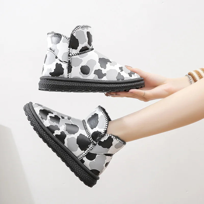 Reindeer Print Pattern Comfy Winter Boots main image 1