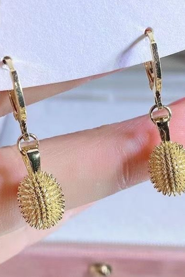 Stylish and versatile simple buckle light luxury durian earrings and necklace