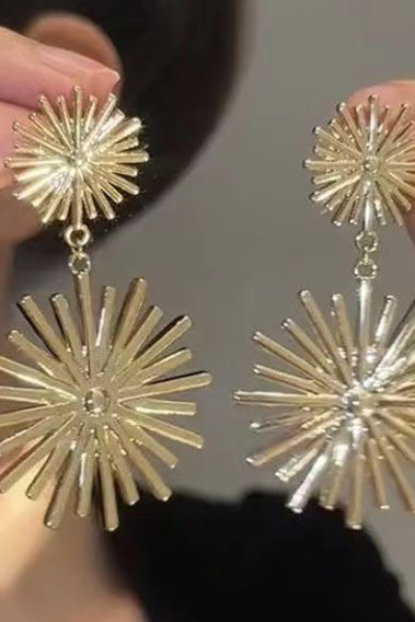 Fashion exaggerated stud temperament with small luxury sense personality sunflower pendant earrings female new
