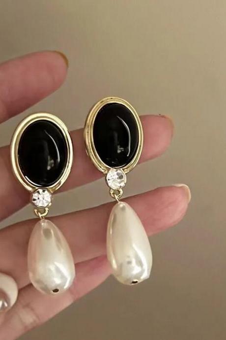 Korean Fashion Retro Palace Style Black White Water Drop Pearl Earrings For Women Exquisite Luxury Minimalist Pendant Earring