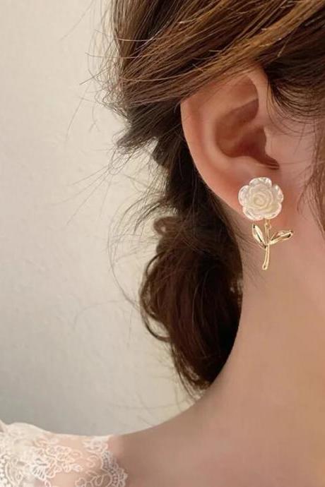 Korean Version Girl Earring Manufacturers Wholesale Of Light Luxury Unique Small Fragrant Flowers Rose Fashion Earrings