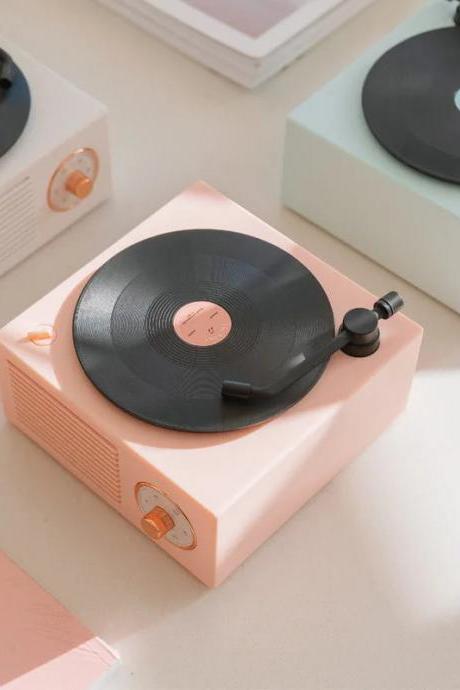 Portable Vintage-inspired Turntable With Built-in Speakers