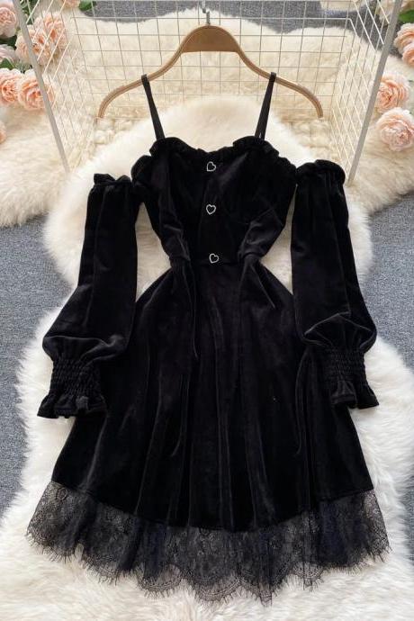 Elegant Velvet Dress With Lace Trim And Puff Sleeves
