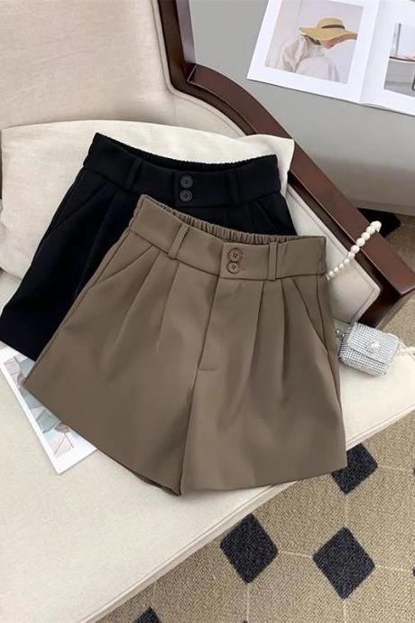 Womens High-waisted Pleated Shorts In Black And Beige