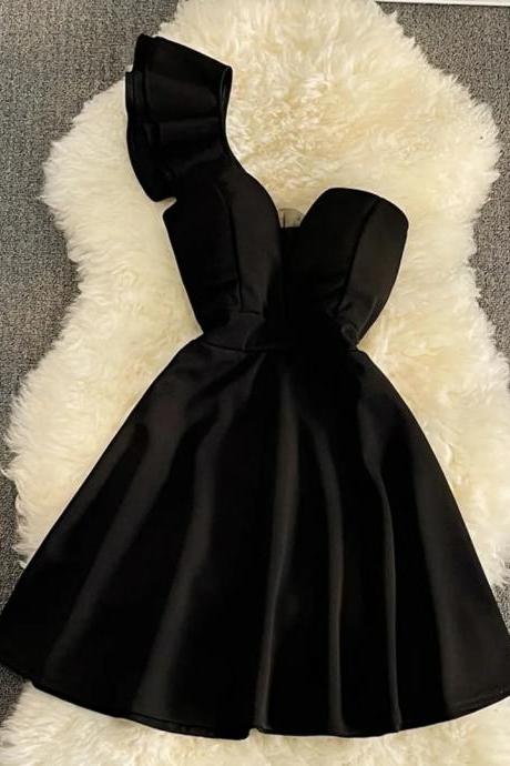 Elegant Strapless Black Mini Dress With Glove Sleeves