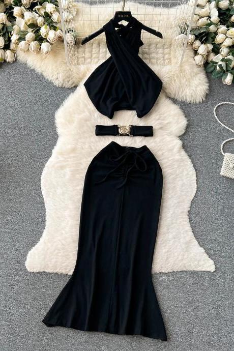 Elegant Black Halter Neck Gown With Belt Accessory