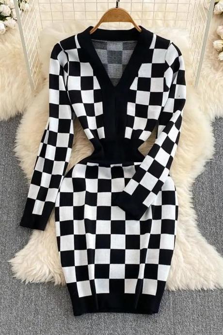 Womens Checkered V-neck Long Sleeve Knit Dress