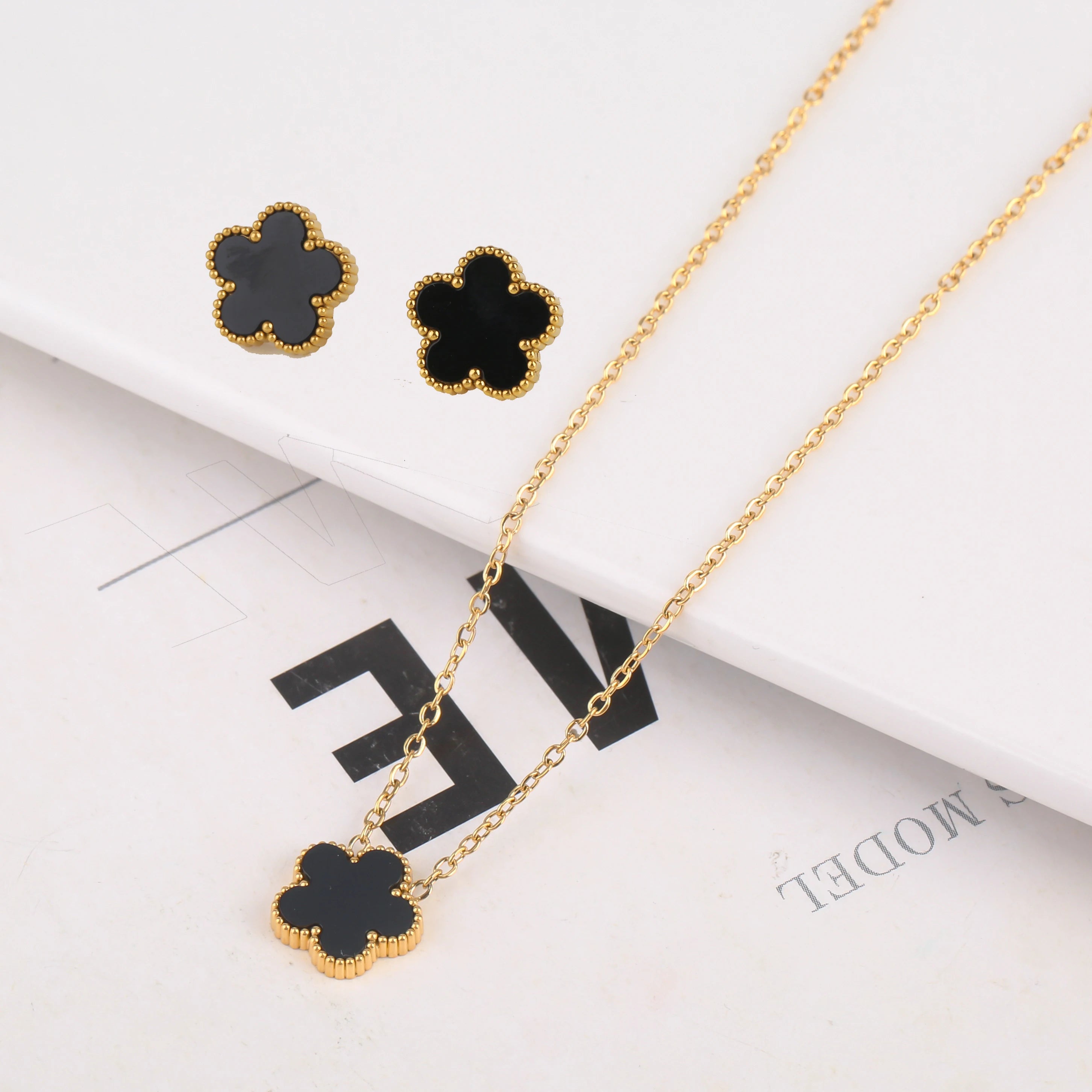 Elegant Black Clover Necklace And Earring Set on Luulla